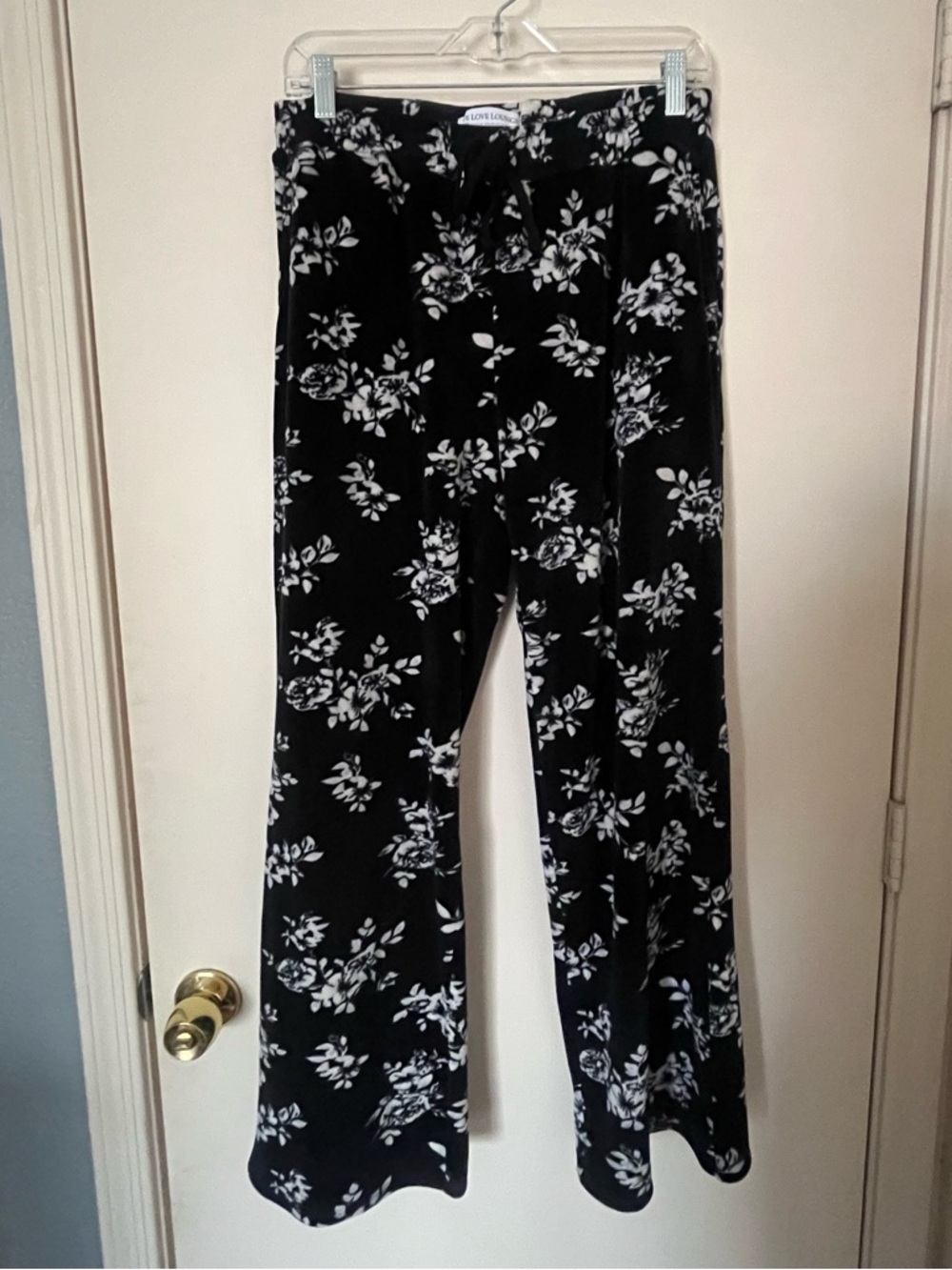 Karen Neuburger LIVE LOVE LOUNGE Black Floral Lounge Pants